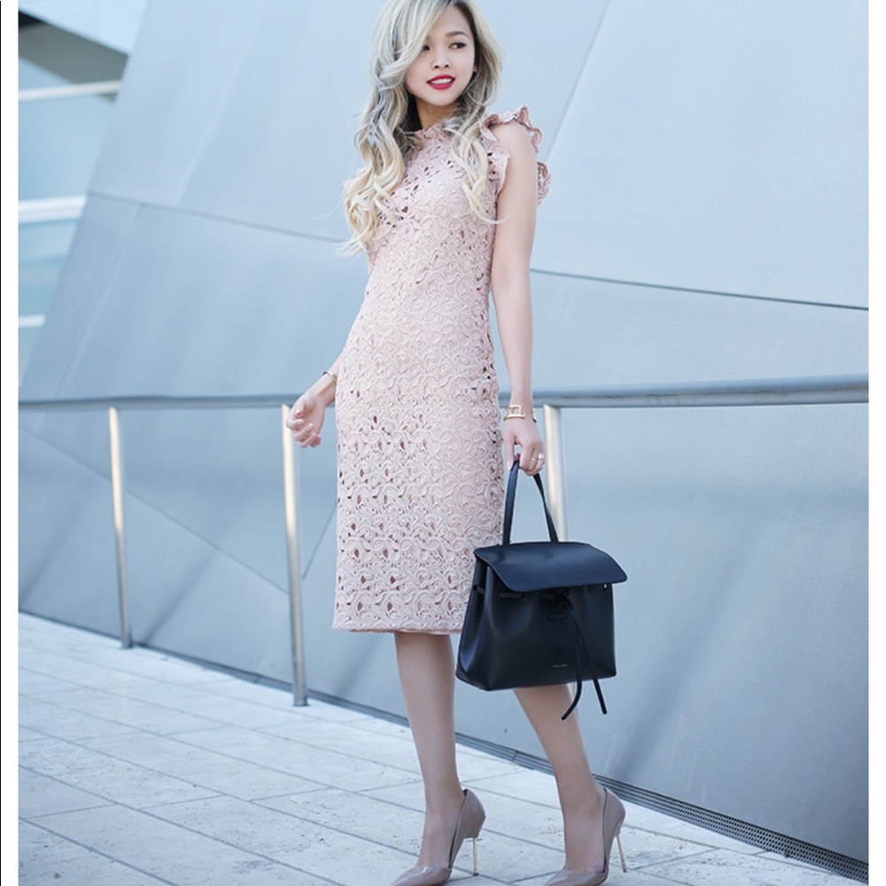 Stunning! Zara nude lace dress 😍 xs